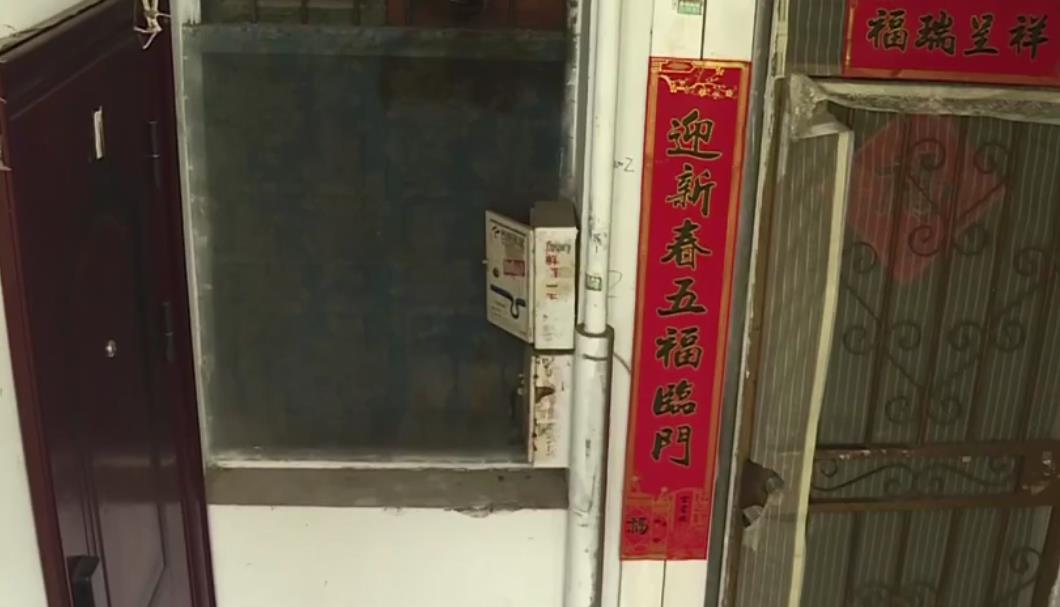 DƬ